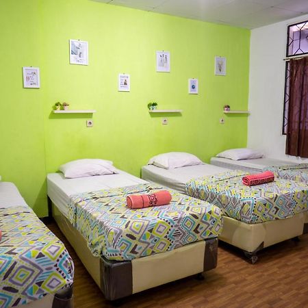 Zenrra Backpacker Hostel Bandung Exterior photo
