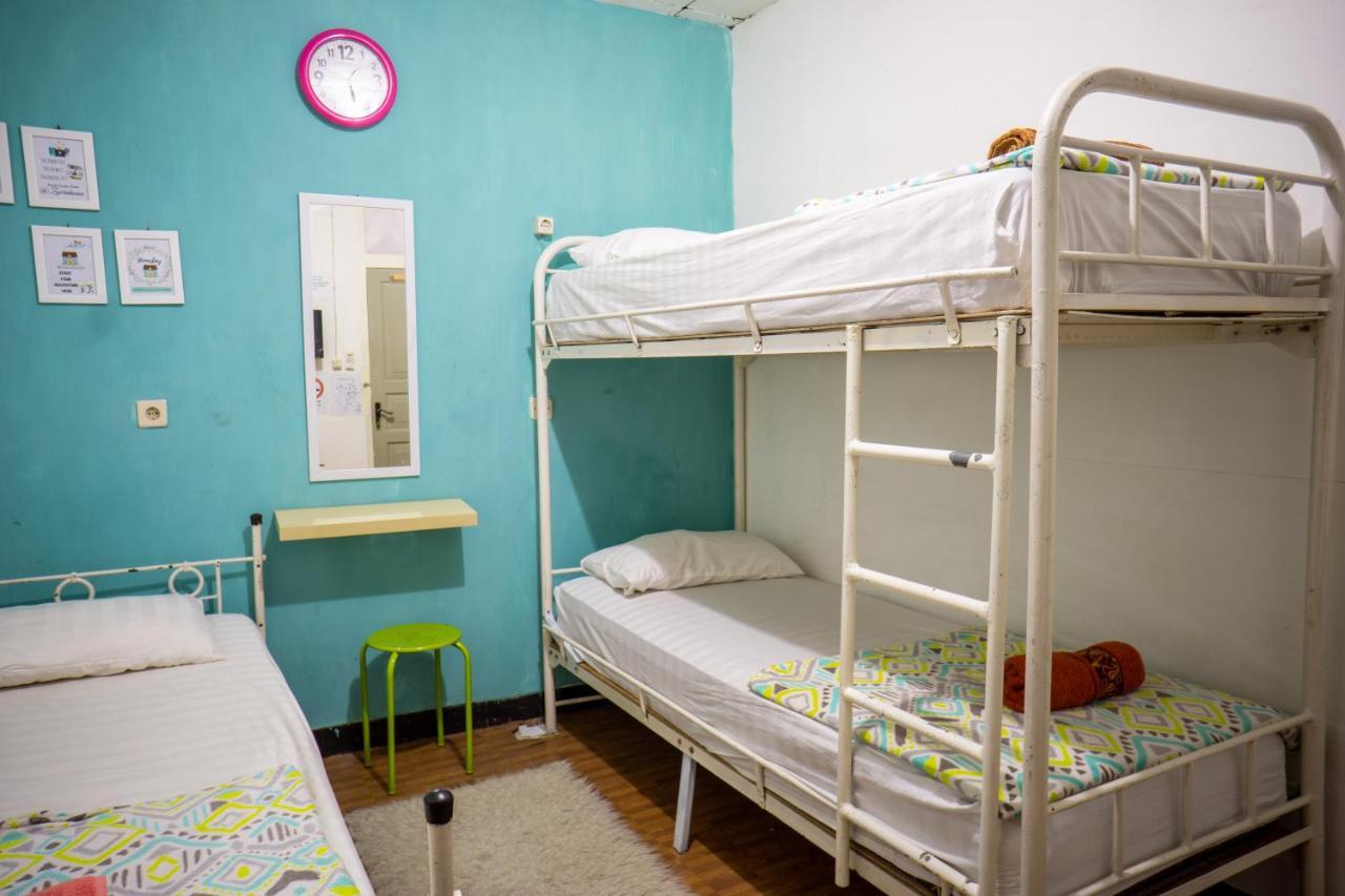 Zenrra Backpacker Hostel Bandung Exterior photo
