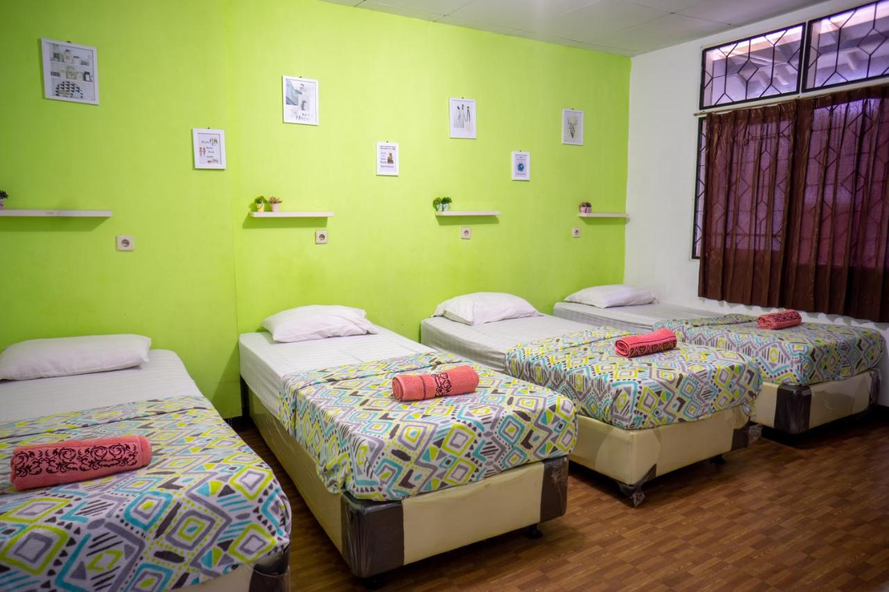 Zenrra Backpacker Hostel Bandung Exterior photo
