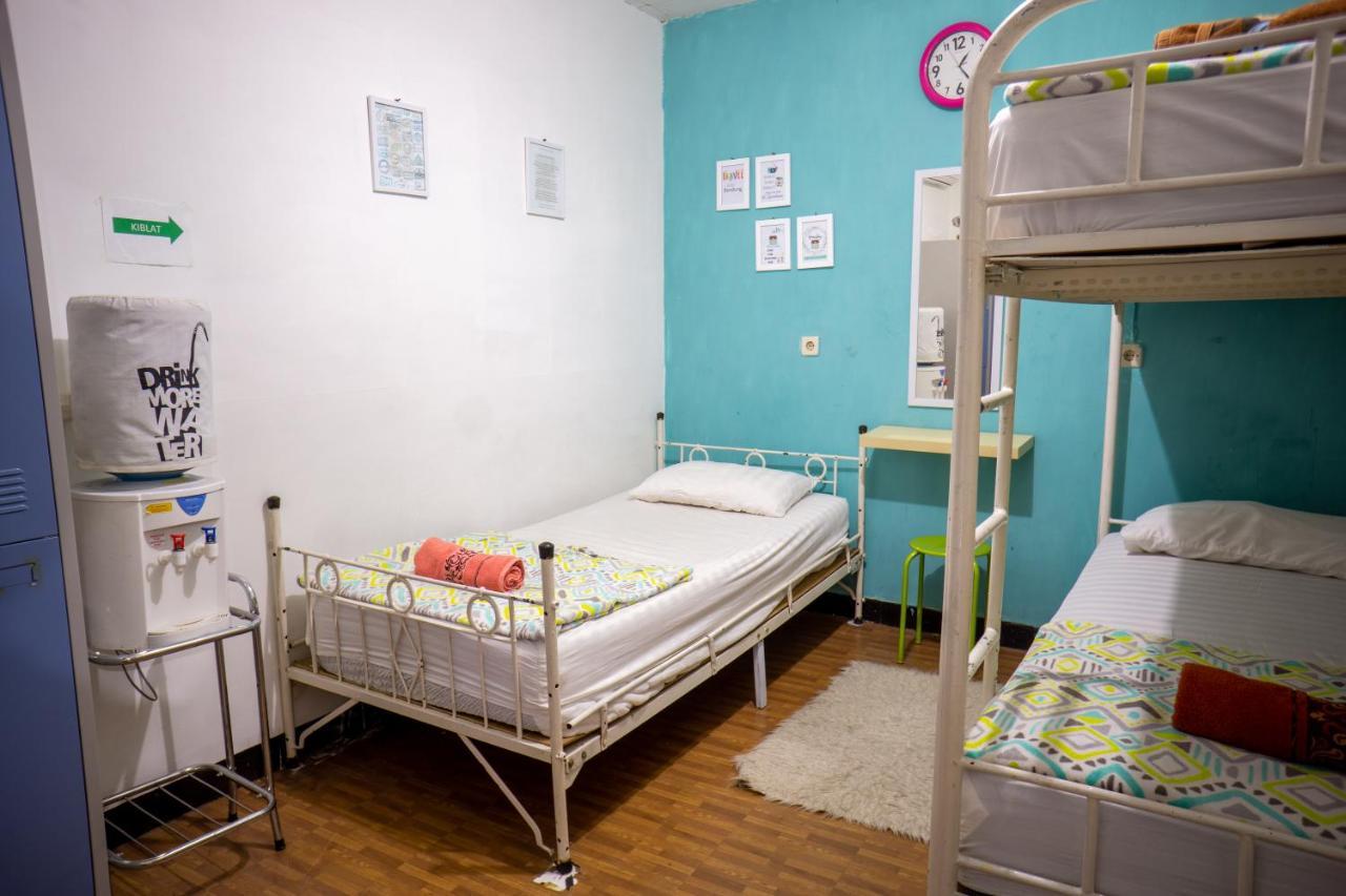 Zenrra Backpacker Hostel Bandung Exterior photo